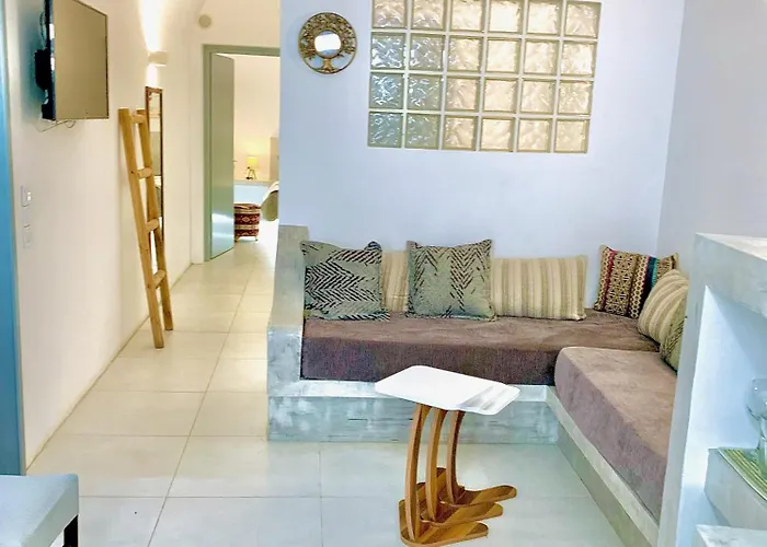 Lupi's Cave House * Fíra